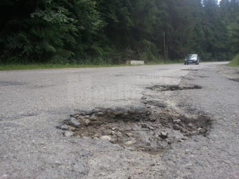 DN 18, într-o stare dezastruoasă, la limita impracticabilității pe mai multe porțiuni