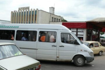 Peste un sfert dintre elevii care învață la Fălticeni fac naveta