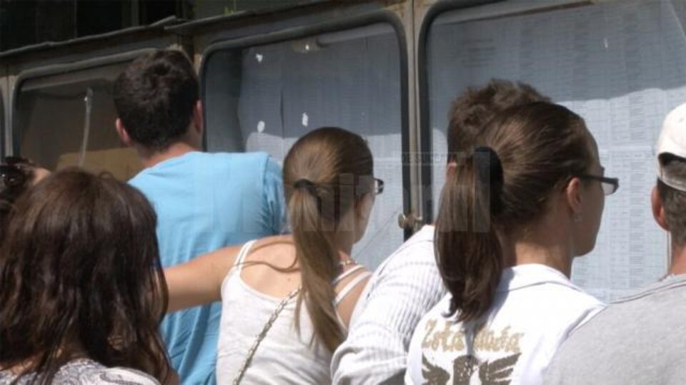 20 de candidați se pot titulariza în învățământ, după ce au obținut note peste 7, după recorectarea tezelor 20 de candidați se pot titulariza în învățământ, după ce au obținut note peste 7, după recorectarea tezelor