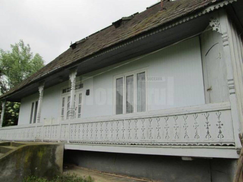 Familia Erhan a fost ajutată de Primăria Horodniceni și Fundația Hope and Homes for Children România să-și cumpere o casă cu două camere, hol, curte și mobilier