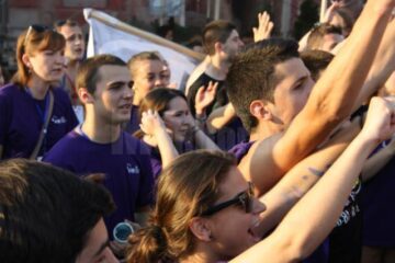 Studenții au reclamat că tinerii din România sunt trimiși la coada vacii
