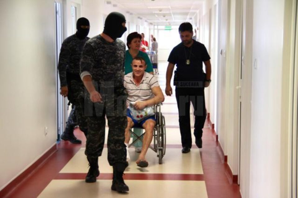 Pacientul Juravle, dus în cărucior la arest
