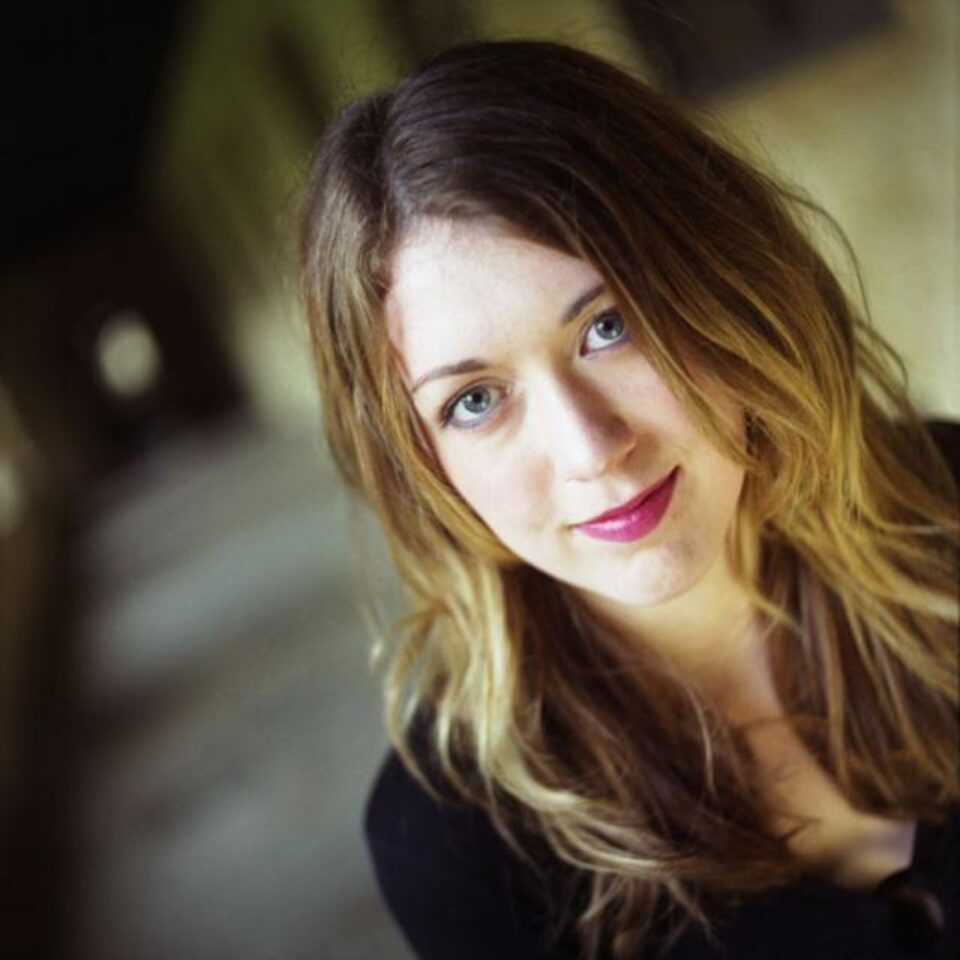 Samantha Shannon, în vârstă de 21 de ani, este supranumită de presa internațonală "noua J.K. Rowling"