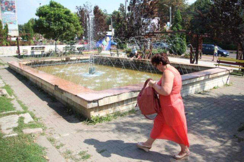 Medicii din spitale recomandă pe cât posibil evitarea expunerii prelungite la soare, îndeosebi între orele 11.00 și 18.00 Medicii din spitale recomandă pe cât posibil evitarea expunerii prelungite la soare, îndeosebi între orele 11.00 și 18.00