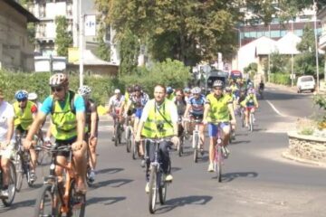 Preț de câteva zeci de minute, câteva artere ale orașului au aparținut bicicliștilor