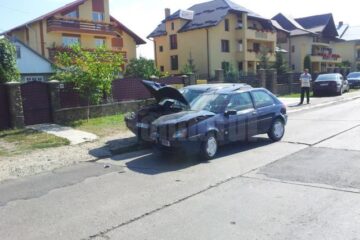 Accident la ieșirea din Suceava, după ce un șofer a virat prin fața mașinii de pe contrasens