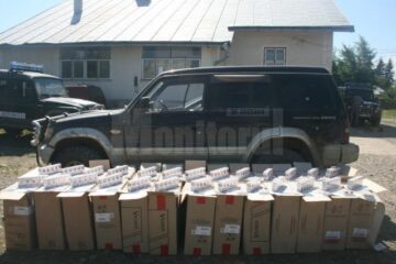 Autoturismul de teren marca Mitsubishi Pajero în care se aflau 26 de colete care conțineau 12.990 de pachete de țigări