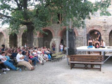 Teatru la Cetate