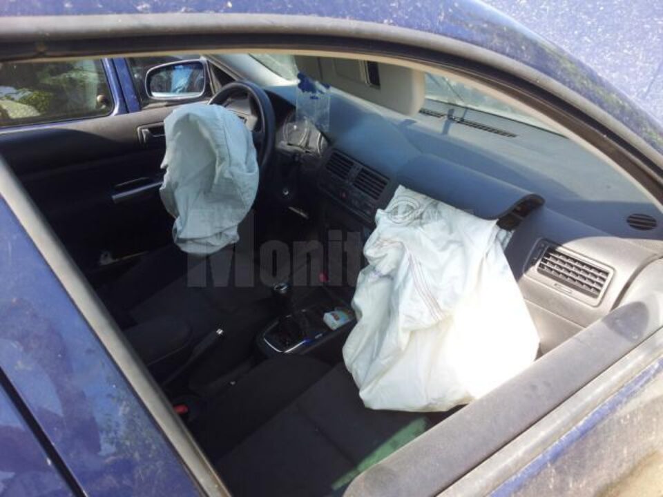 Accident la ieșirea din Suceava, după ce un șofer a virat prin fața mașinii de pe contrasens