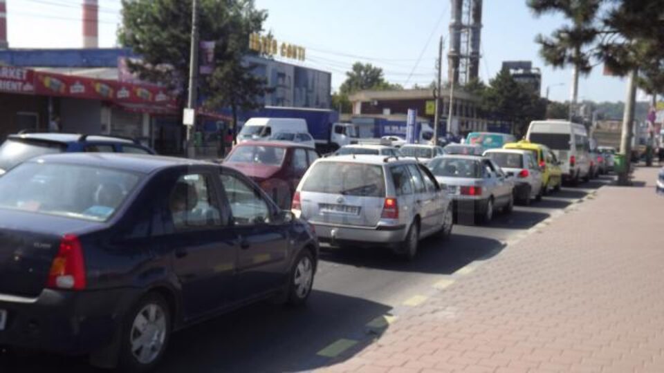 Trafic îngreunat pe Calea Unirii, chiar de nu era zi de sărbătoare