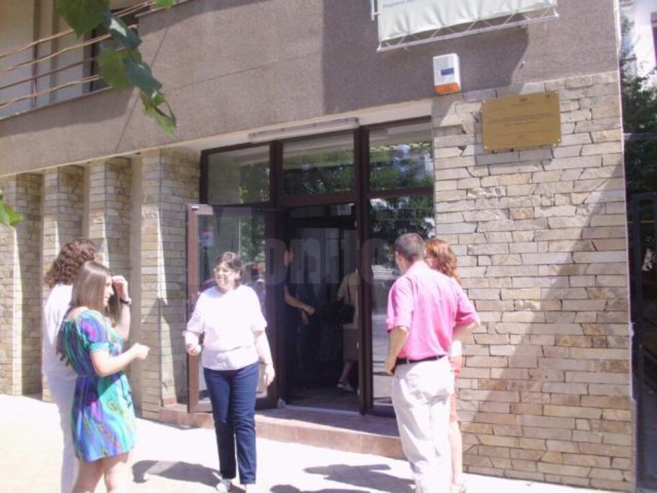 Situat pe strada Universității, la parterul fostului hotel Clasic, centrul este dotat cu aparatură specifică