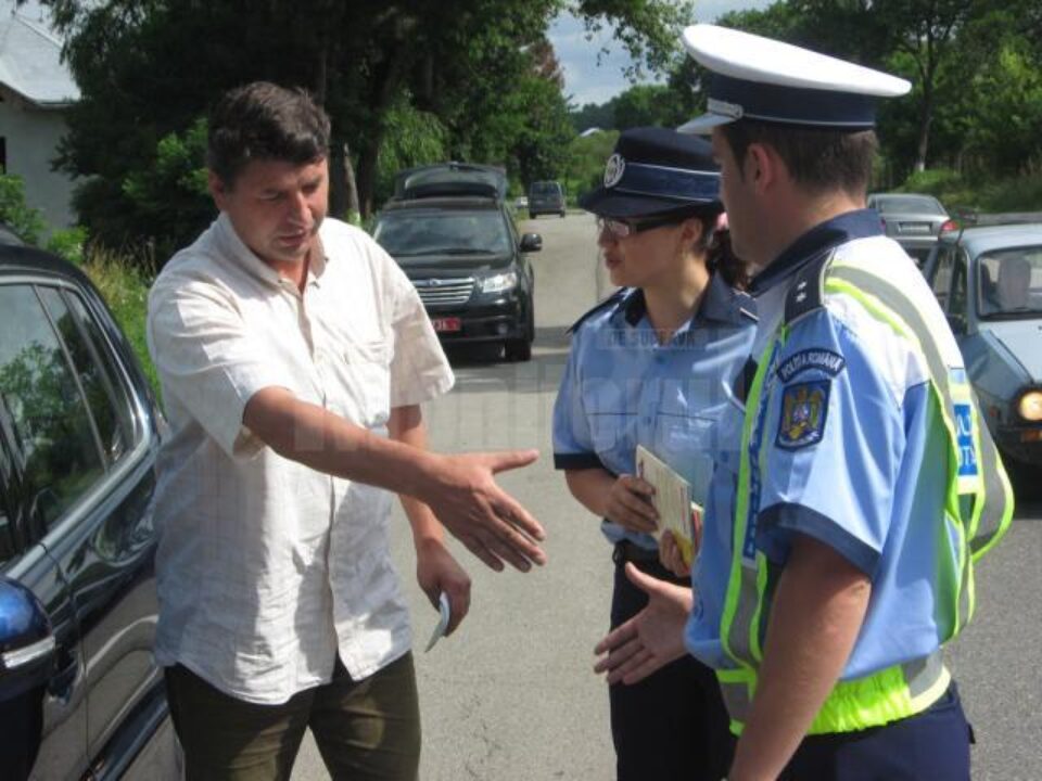 156 de polițiști rutieri vor fi prezenți joi pe drumurile județene, naționale și europene 156 de polițiști rutieri vor fi prezenți joi pe drumurile județene, naționale și europene