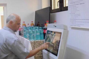 Situat pe strada Universității, la parterul fostului hotel Clasic, centrul este dotat cu aparatură specifică