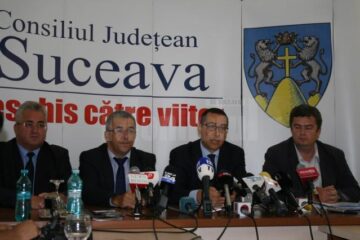 Premierul Victor Ponta, alături de oficialitățile sucevene