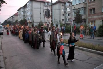 Paradă cu făclii, pe străzile Sucevei