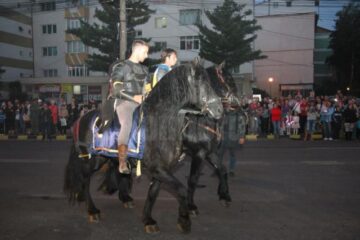 Paradă cu făclii, pe străzile Sucevei