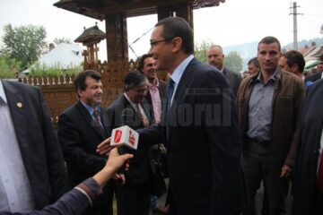 Victor Ponta la Mănăstirea Putna
