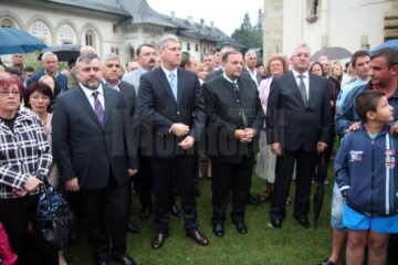 Liderii PDL au participat la hramul Mănăstirii Putna