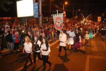 Paradă cu făclii, pe străzile Sucevei