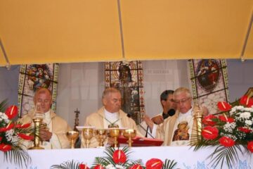 Episcopul de Iași - Excelența Sa Petru Gherghel, PS Aurel Percă - episcop auxiliar de Iași si PS Joan Piris Frigola - episcop de Llieda- Spania