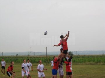 Terenul din Imaș Vale din Plopeni a fost ieri gazda unei ample acțiuni de promovare a rugbiului