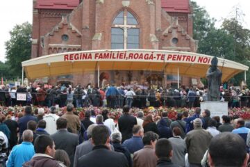 Cacica constituie un important loc de pelerinaj atât pentru catolicii din țară, cât și pentru cei din străinătate