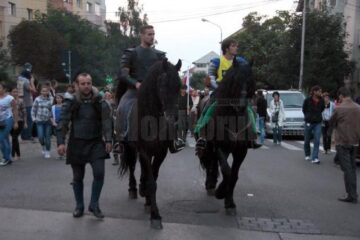Paradă cu făclii, pe străzile Sucevei