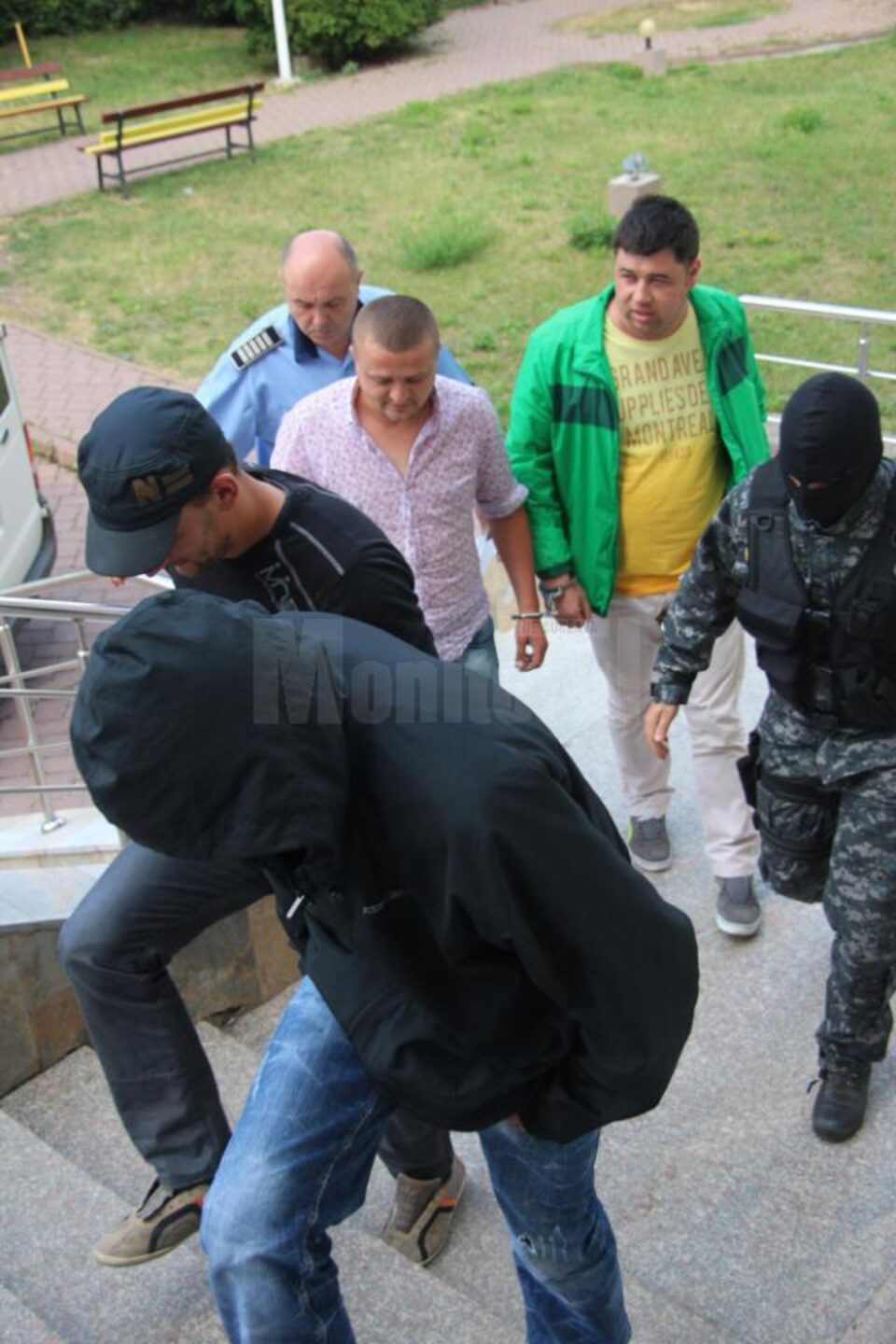 Toți cei patru suspecți au primit mandate de arestare