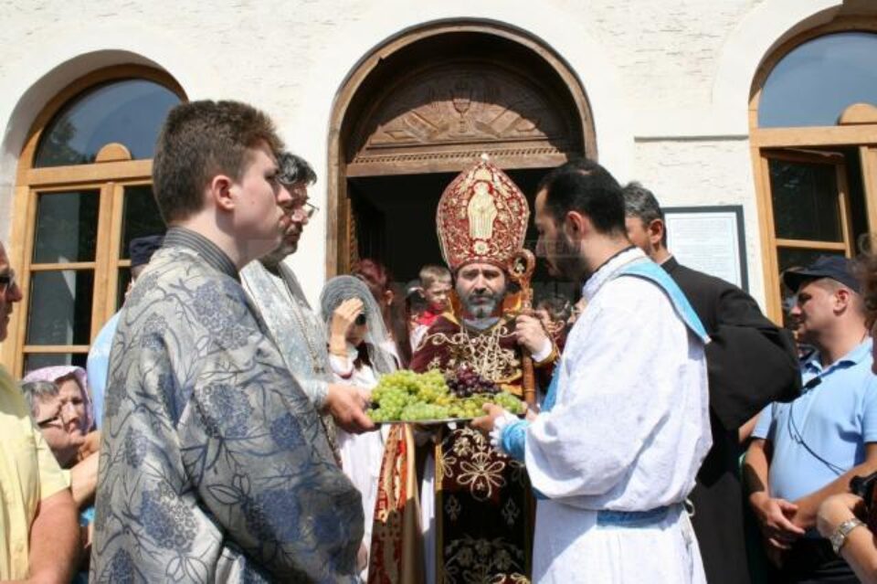 Sute de oameni din întreaga țară, dar și dintre armenii stabiliți în străinătate au fost prezenți astăzi la hramul Mănăstirii Hagigadar