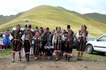 Festivalul Național al Păstrăvului s-a desfășurat în comuna-muzeu Ciocănești