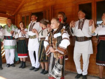Festivalul Național al Păstrăvului s-a desfășurat în comuna-muzeu Ciocănești