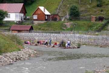 Festivalul Național al Păstrăvului s-a desfășurat în comuna-muzeu Ciocănești