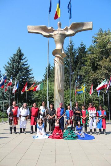 Ordinul Cavalerilor de Hunedoara, la Monumentul Martirilor și Eroilor Bucovinei