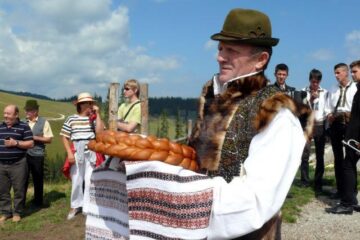Festivalul Național al Păstrăvului s-a desfășurat în comuna-muzeu Ciocănești