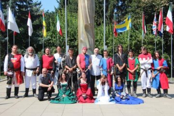Ordinul Cavalerilor de Hunedoara, la Monumentul Martirilor și Eroilor Bucovinei