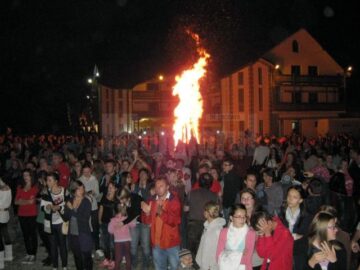 Festivalul Național al Păstrăvului s-a desfășurat în comuna-muzeu Ciocănești