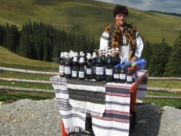Festivalul Național al Păstrăvului s-a desfășurat în comuna-muzeu Ciocănești