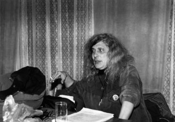 Spectacole cu săli arhipline, teatru și poezie, sub zodia secerii și ciocanului