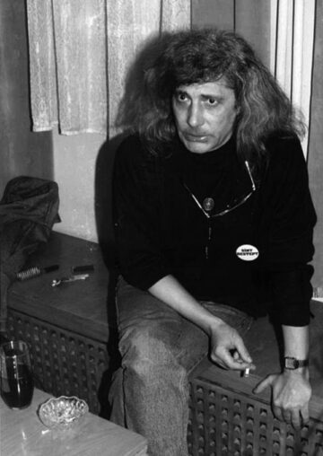 Spectacole cu săli arhipline, teatru și poezie, sub zodia secerii și ciocanului