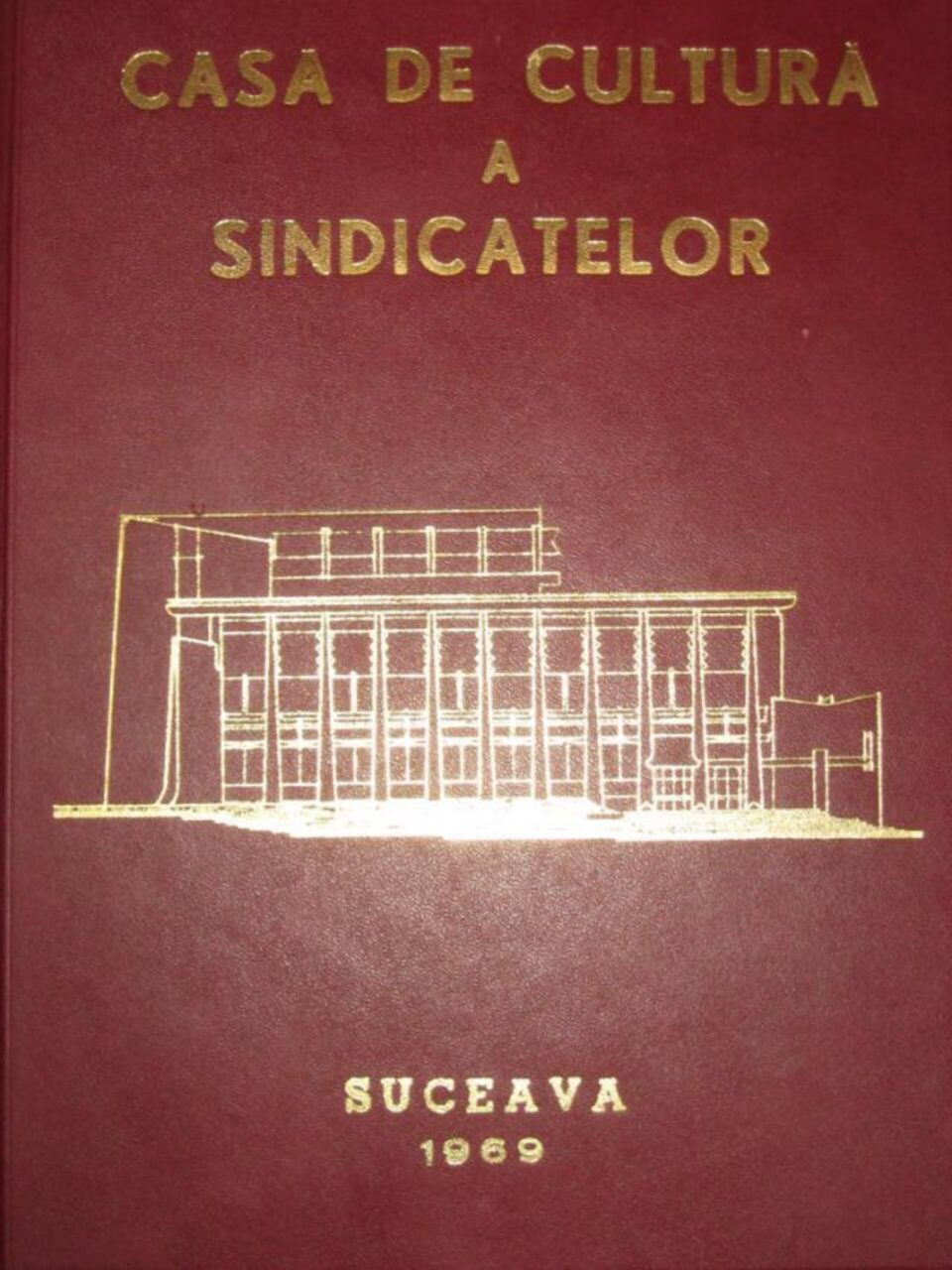 Spectacole cu săli arhipline, teatru și poezie, sub zodia secerii și ciocanului