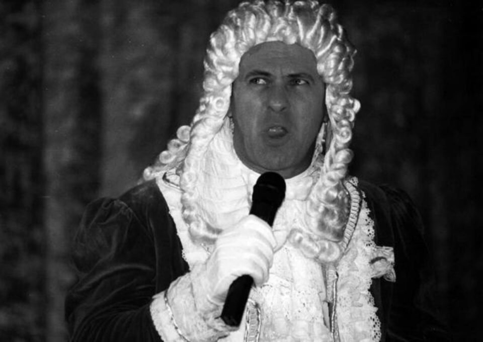 Spectacole cu săli arhipline, teatru și poezie, sub zodia secerii și ciocanului