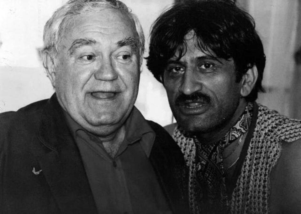 Spectacole cu săli arhipline, teatru și poezie, sub zodia secerii și ciocanului