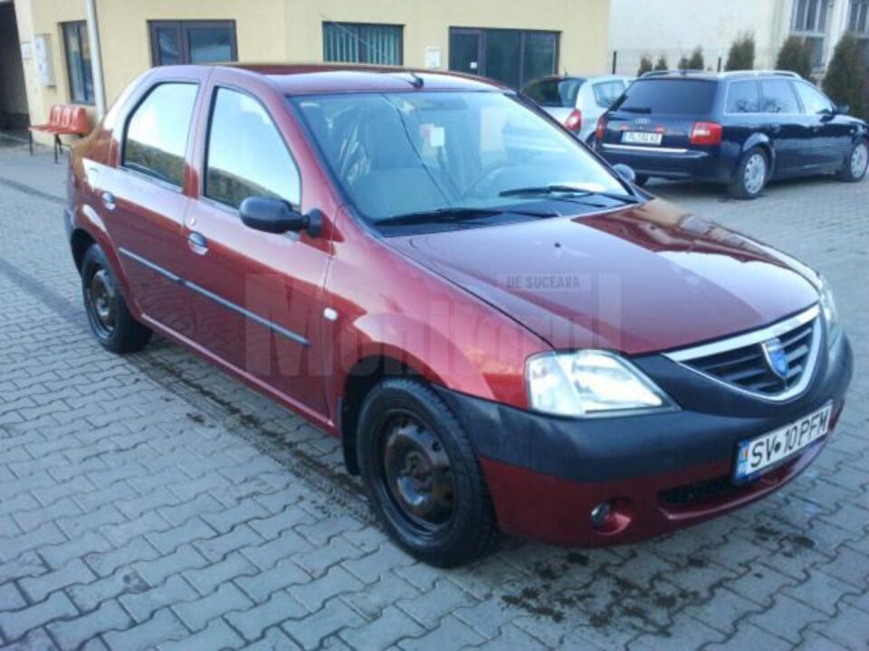 Autoturismul Dacia Logan, cu numărul de înmatriculare SV-12-PFM, este a doua mașină neinscripționată, cu radar, care acționează în județ Autoturismul Dacia Logan, cu numărul de înmatriculare SV-12-PFM, este a doua mașină neinscripționată, cu radar, care acționează în județ