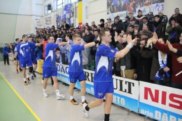 După ce echipa locală de handbal s-a risipit în toate cele patru colțuri ale României, mai nou, clubul trebuie să returneze și banii virați de primărie în acest an
