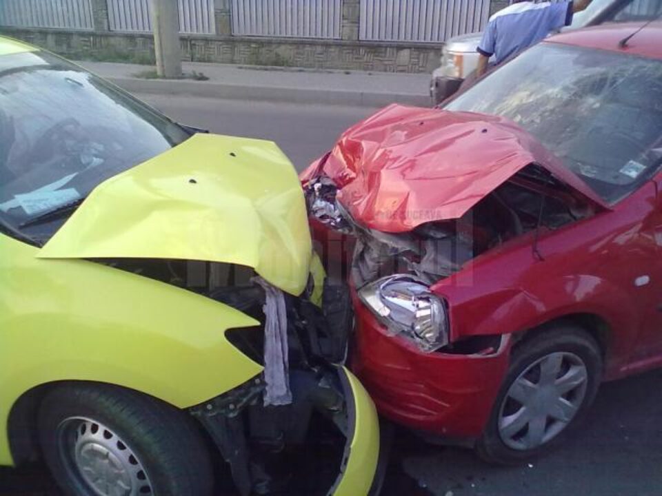 Impactul dintre cele doua mașini a fost violent