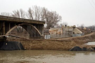 Reconstrucția podului peste râul Suceava a început în 2011