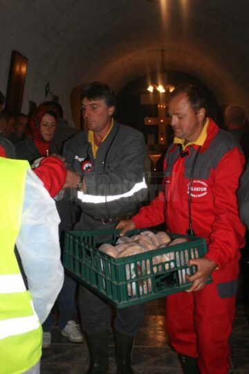 Minerii au dat de pomană în memoria celor 19 colegi care și-au pierdut viața în mină