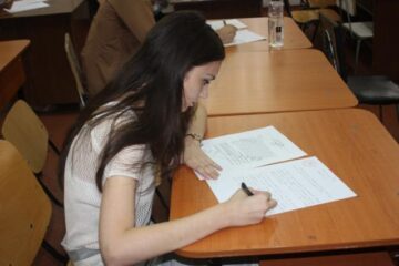 Cei 1.720 de candidații vor avea trei ore la dispoziție pentru a rezolva cerințele variantei extrase la proba de limba și literatura română