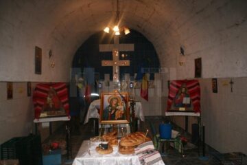 Capela cu hramul Sf. Varvara, protectoarea minerilor, este aflată la 100 m subteran