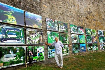 Etalată pe zidurile Cetății Hotin, expoziția este alcătuită din 80 de imagini de mari dimensiuni